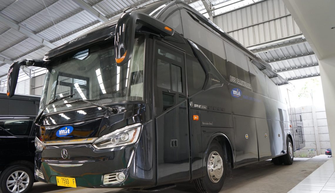 Foto - Luxurious Big Bus MIT 8 seat - Multi Inti Transport