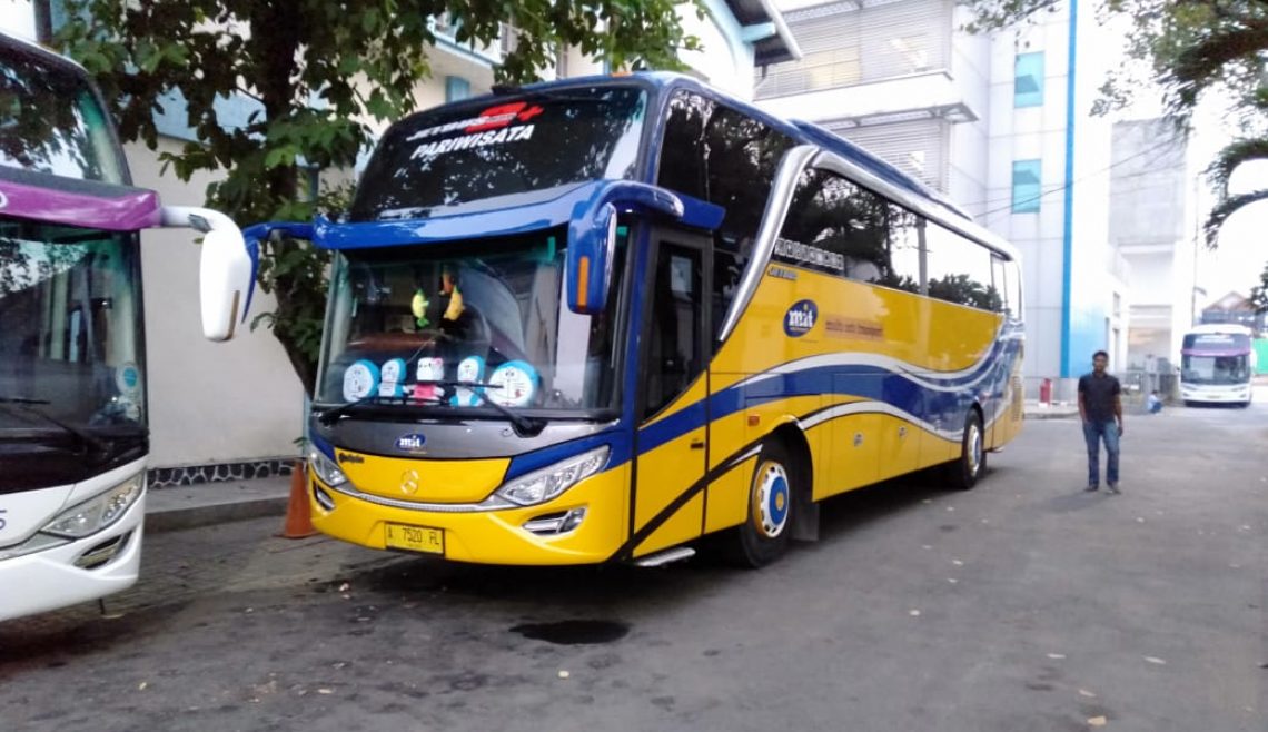 Salah satu armada Bus Pariwisata MIT yang akan mengantarkan rombongan Kementerian Sekretariat Negara ke kota Salatiga